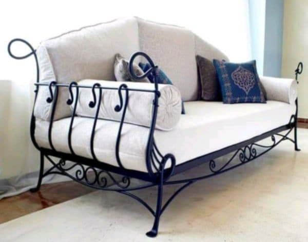 Scrolled daybed