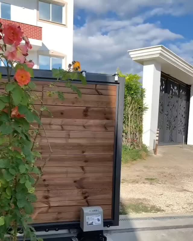 Portë rrëshqitëse automatike e montuar në Lundër, Tiranë
